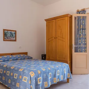 2* Casa de hóspedes Mayans